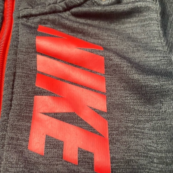 Nike baby zip up hoodie jacket size 12 months. Dark gray red logo - Picture 4 of 5